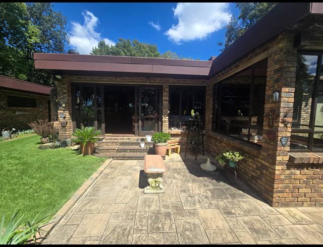 4 BEDROOM HOUSE FOR SALE IN PARKHILL GARDENS